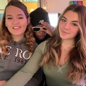 Meet your Posher, Avey